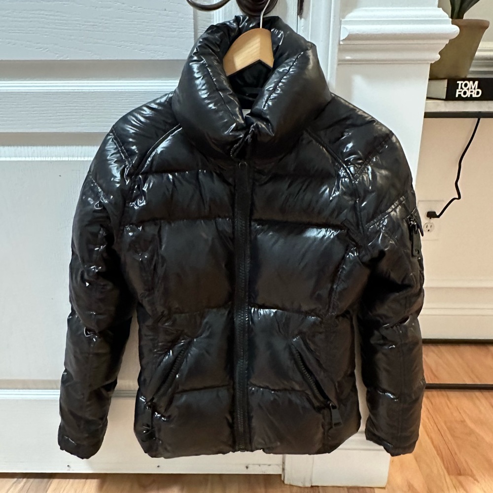 Sam. Women’s black freestyle puffer jacket size small